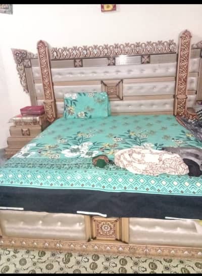 Very good condition, fine texture