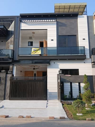 05-Marla Brand New House For Sale On 40' Feet Road Super Prime Location