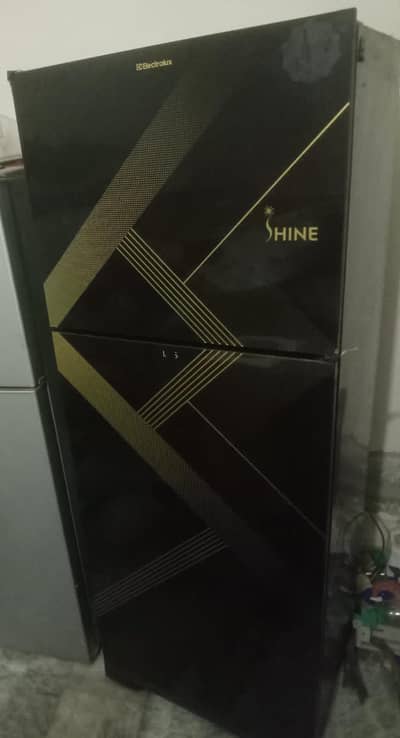 Electrolux full size fridge for sale location chungi Amar Sidhu lahore