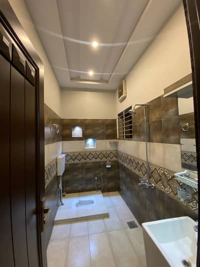 10 Marla House Available For Rent