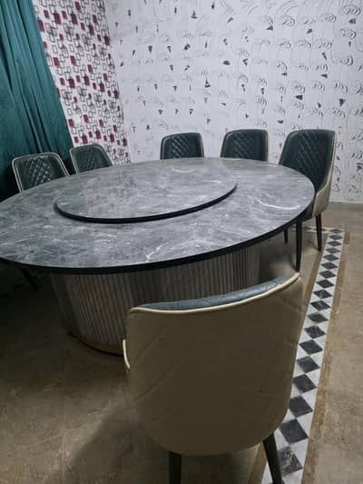 good condition new dinning table with chairs
