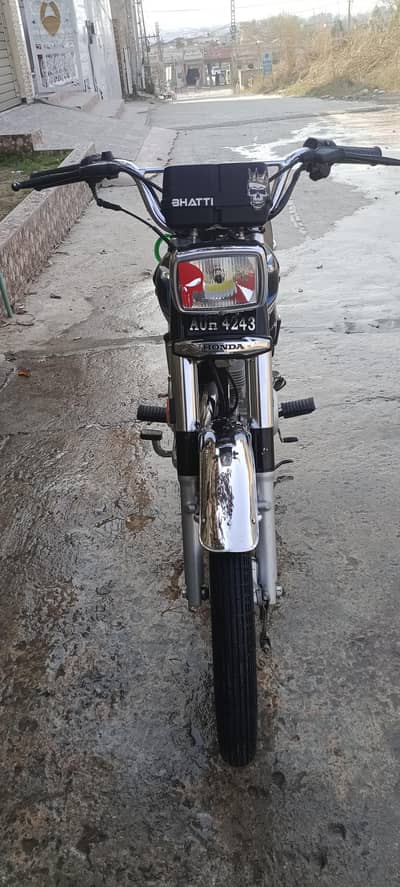 Honda CG 125 brand new condition. 100%genuine lush condition