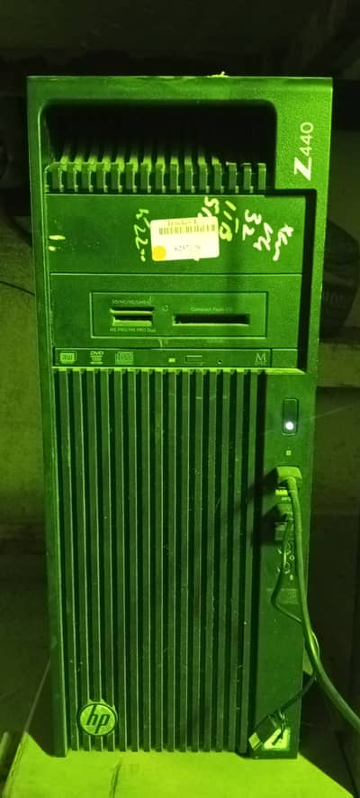 HP Z440 Workstation with Dell P2217H LED