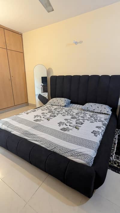 Modern Bubble Bed (black) | with one side table | Excellent condition