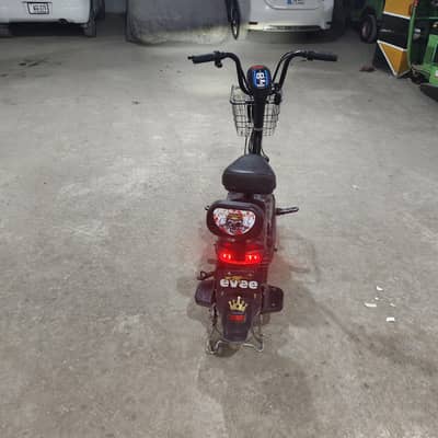 EVEE flipper Scooty Automatic