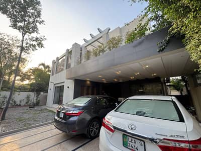 TOP LOCATION OF DHA 5, BEST SEMI-USED HOUSE WITH ZERO WORKING, JUST GET IT AND MAKE THE TRANSFER