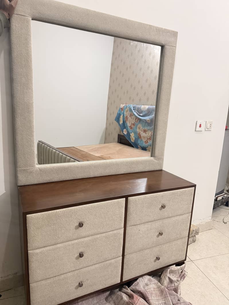 Bed side table and dressing 2