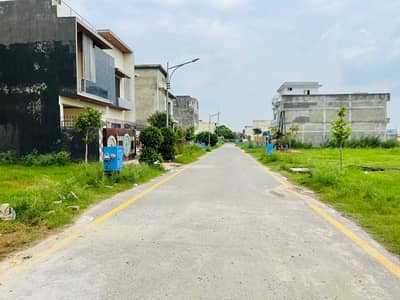 Investors Should Sale This Residential Plot Located Ideally In Faisal Town - F-18
