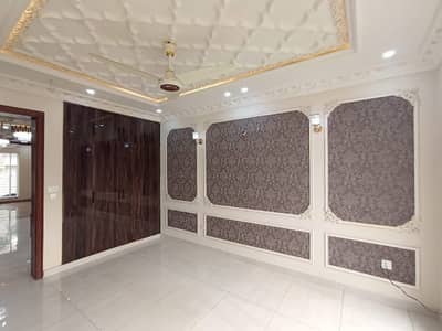 BEAUTIFUL HOUSE FOR SALE AVAILABLE