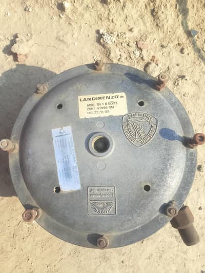 LANDIRASOR GAS KIT USED BUT ZABARDAST HAI GENUINE CONDITION HAI
