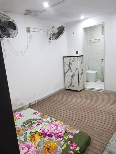 Flats for rent available for bachelors