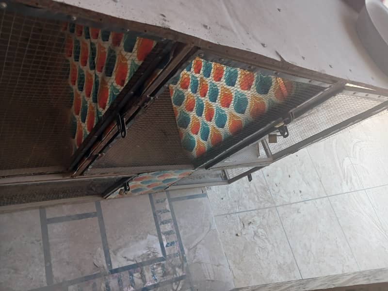مرغیوں چوچوں اور کبوتروں کے لیے بھت بھتر پنجرہ بنا ھے۔۔ 3
