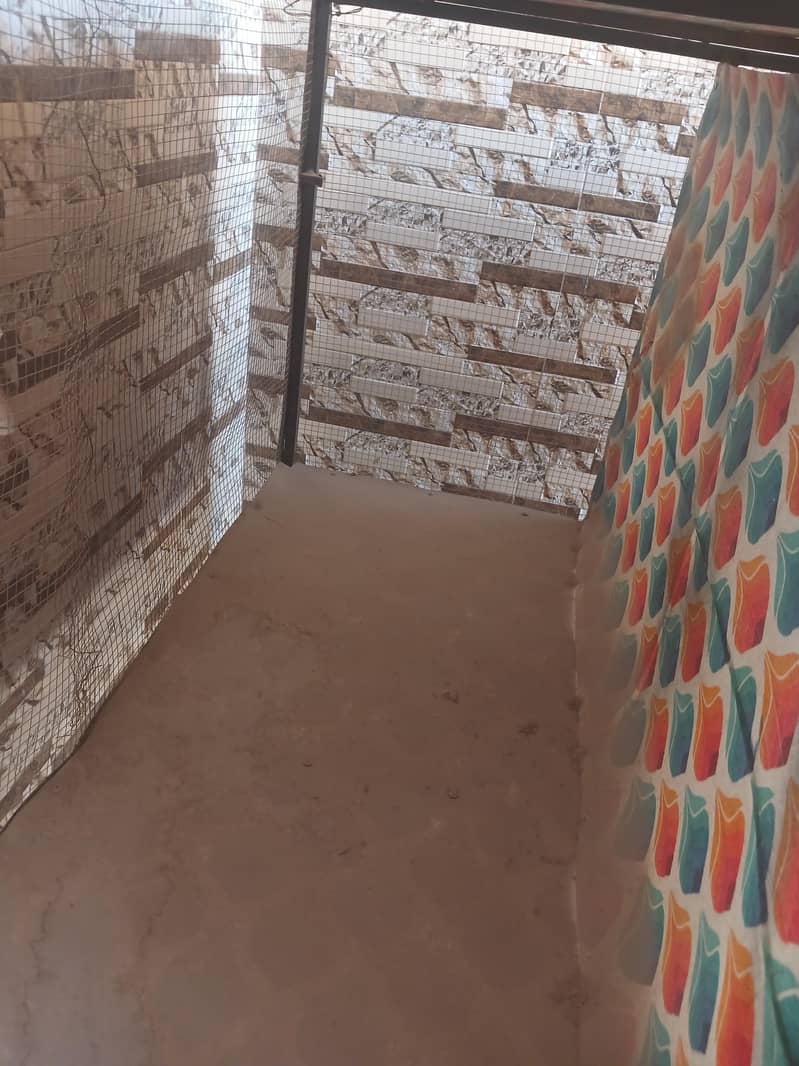 مرغیوں چوچوں اور کبوتروں کے لیے بھت بھتر پنجرہ بنا ھے۔۔ 4