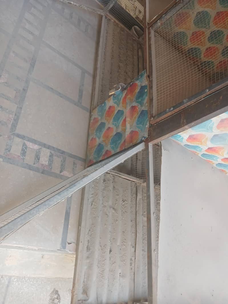 مرغیوں چوچوں اور کبوتروں کے لیے بھت بھتر پنجرہ بنا ھے۔۔ 6