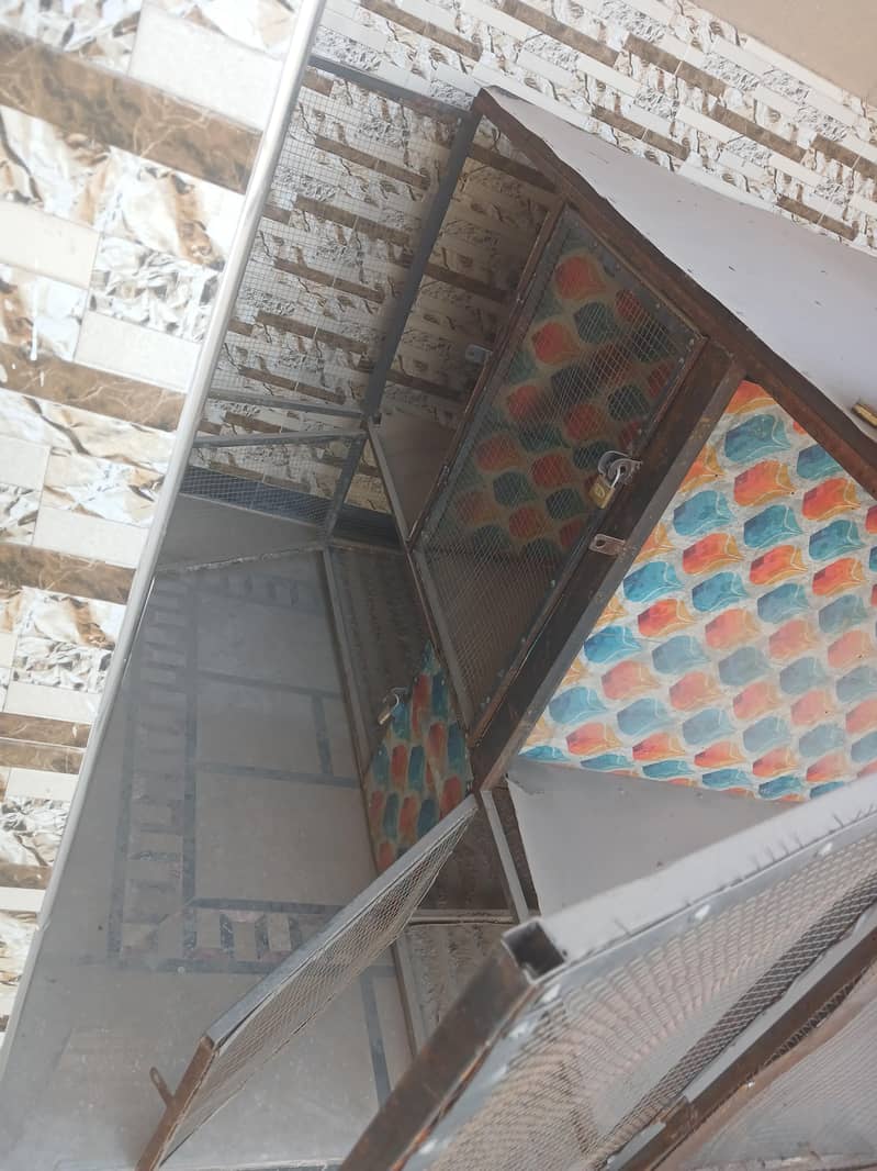 مرغیوں چوچوں اور کبوتروں کے لیے بھت بھتر پنجرہ بنا ھے۔۔ 7