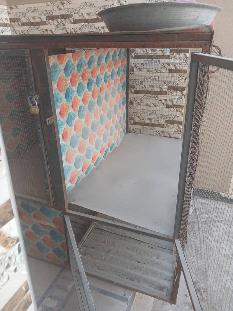 مرغیوں چوچوں اور کبوتروں کے لیے بھت بھتر پنجرہ بنا ھے۔۔ 8