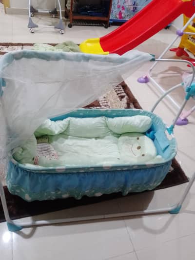 electric sewing 10/10 condition only 3 months used . . . .