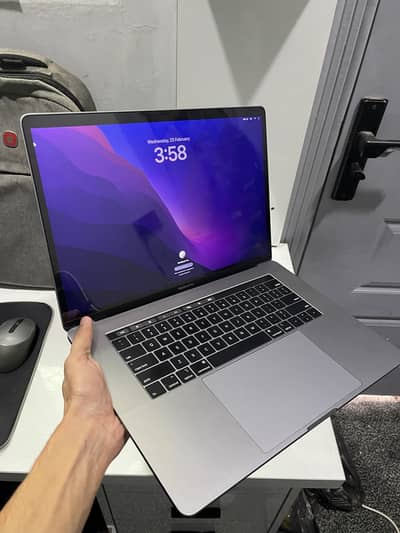 MacBook pro 2.9 GHz 6-core intel Core i9 | 32 GB