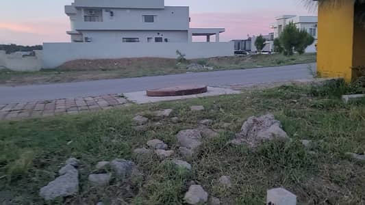 One Kanal (4500 Sqft) Super Hot Location Plot For Sale. Heightened Location With Giga View. Dem 2.90 Crore