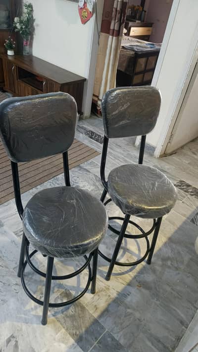 Counter chair in new condition