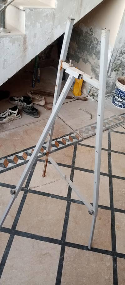 painting stand