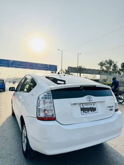 Toyota prius 1.5 in perfect condition