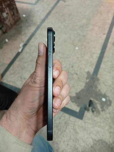 iphone 15 plus ICLOUD  128gb battery health 98 condition 10/10