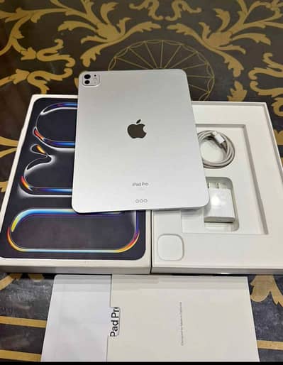 Ipad pro M4 Complete box 512gb contact WhatsApp 0320,53,27,800