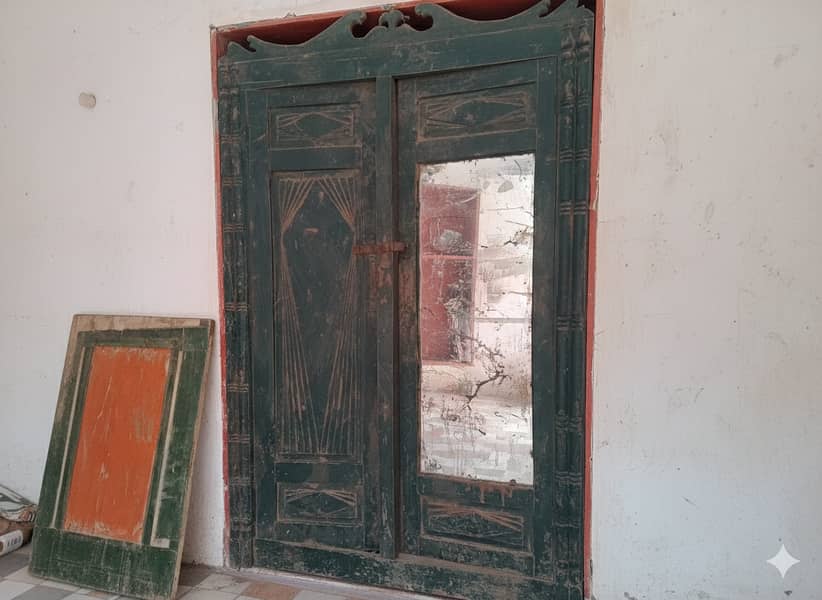 میں یہ پرانے اسٹائل کا لکڑی کا اسٹوریج یونٹ/الماری بیچ رہا ہوں 3