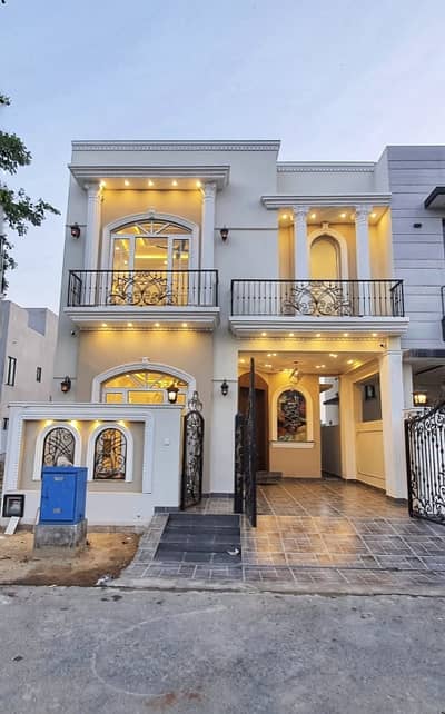 5 MARLA ELEGANT AND FULLY MAINTAINED SUPER HOT LOCATED BUNGALOW IS AVAILABLE IN THE BEST BLOCK OF DHA LAHORE.