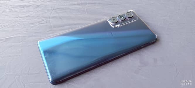 Motorola Edge 2021- 8GB / 256GB  – Excellent Condition