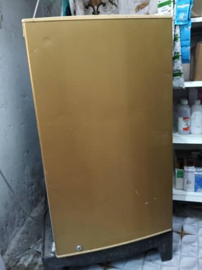 I Am selling A mini Room fridge good condition