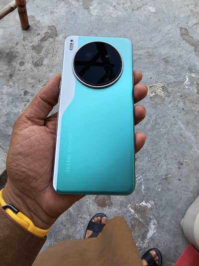 Tecno camon 40 premier