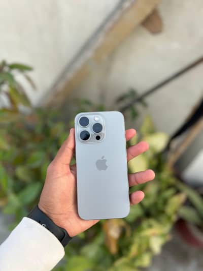 iphone 15 pro natural titanium