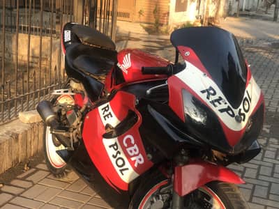 Honda CBR 4 cylinder 400 cc or lahore number register ha g bike
