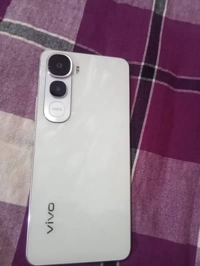 Vivo Y400 less than 1 month use 10/10 condition with box and cable