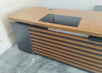 office table in good condition