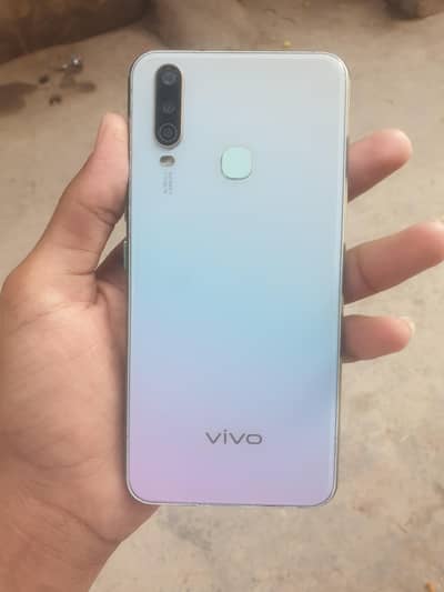 All okay ha koi masla  nahi ha bass halka sa crak ha storage 8 256  ha