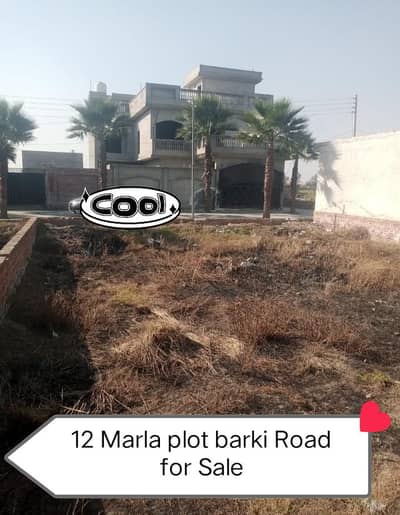 Barki Road per achi loction per plot hain ghr banay hai rajistri clear