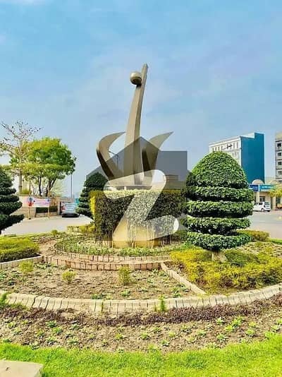 A Facing Park Residential Plot Of 10 Marla In Lahore