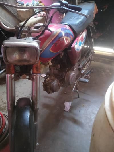 koi bi Kam nhi engine bhot VIP hy. argent sale krni . hy. 03152019205