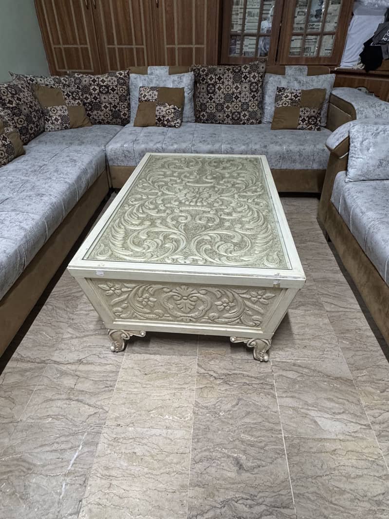 Sofa set with table 0