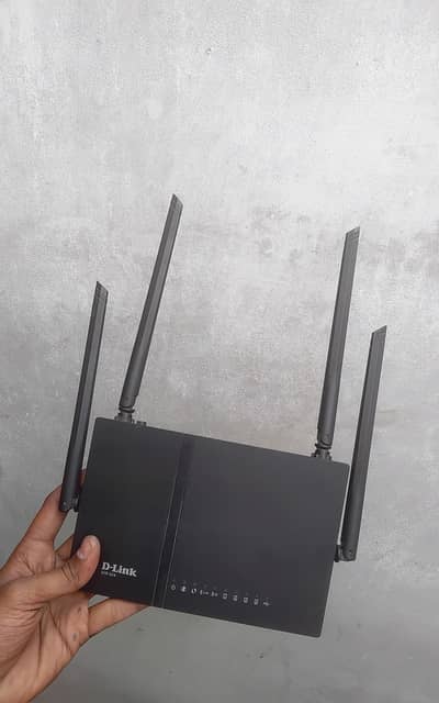 D. link Router 4 antenna model No. DiR-825 5G Device
