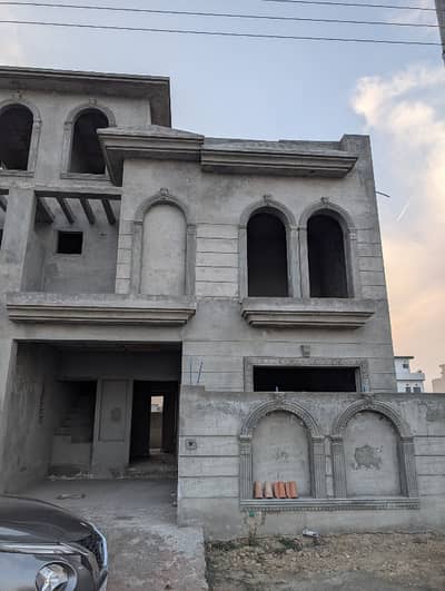 Luxury Spanish 5 Marla House Facing Park