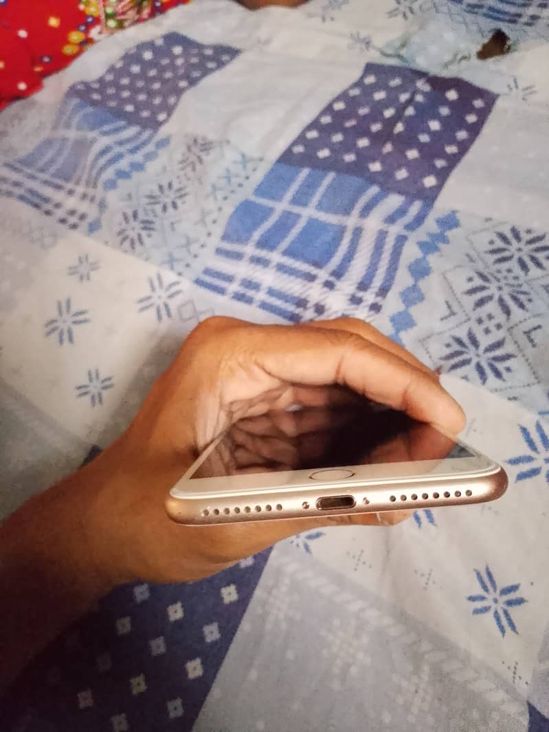 Apple iPhone 8 Plus 2