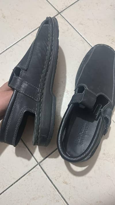 Selling my hush puppies sandals in brand new condition .