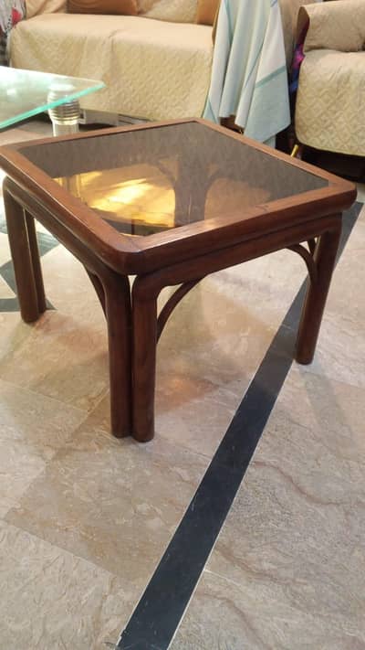 set of 2 small tables