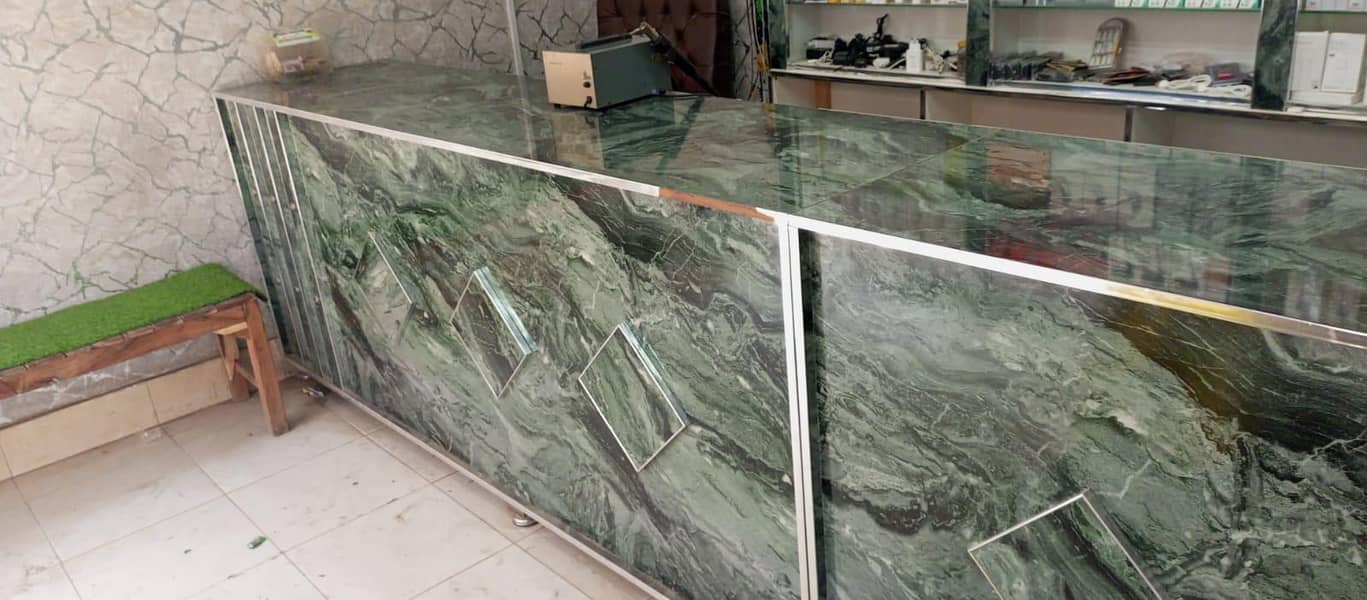 چلتا پھرتا کاروبار اور مکمل سامان فارسیل کاؤنٹر ،الماری،فرنٹ شیشہ 3