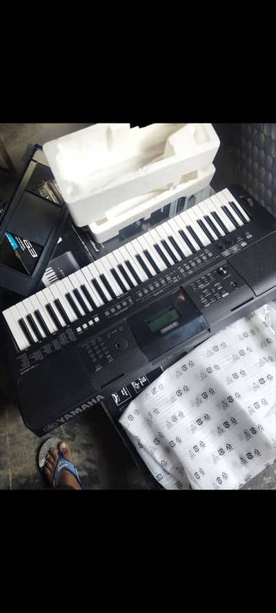 YAMAHA PSR E 463 with lots of Western and indian tones
