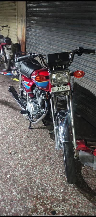 Honda 125 Lahore nambar 2006 bataa 2007 model  zabardast Eijan